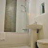 Отель Sleeps 5 with 2 bedrooms and sofabed, perfect for work or leisure, stylish spacious city centre apar, фото 16