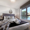 Отель Gorgeous Lake & Mountain View Apartment, фото 8