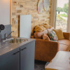 Отель Cozy tiny house on the water, located in a holiday park in the Betuwe, фото 22