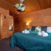 Отель Redlands Country Lodge Log Cabin Apartments & WeeBothy, фото 4