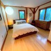 Отель NEW Stunning home with breathtaking views outdoor cedar sauna great location, фото 7