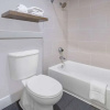 Отель Days Inn Raleigh Glenwood-Crabtree, фото 9