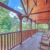 Отель Hemlock Manor 3 Bedroom Home with Hot Tub, фото 3