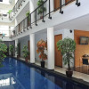 Отель Cilandak Mansion by Airy Rooms, фото 1