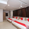 Отель OYO 19996 4 Season, фото 15