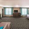 Отель La Quinta Inn & Suites by Wyndham Sturbridge, фото 8