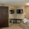 Отель Comfort Suites East / I-44, фото 6
