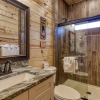 Отель Ern822 - Smoky Oasis - Great Location, Private Indoor Heated Pool! 3 Bedroom Cabin by RedAwning, фото 8