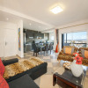 Отель B17 - The Stunning Seaview Apartment, фото 2