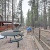 Отель Munds Park Cabin w/ Furnished Deck & Fire Pit!, фото 1