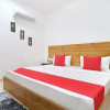 Отель OYO 26606 Hotel R K Grand, фото 17