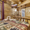 Отель Er20 - Eagles Roost Great Location! - Close To Town! 4 Bedroom Cabin by RedAwning, фото 4