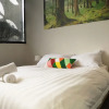 Отель GEORGE, 1BDR North Melbourne Apartment, фото 6