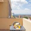 Отель Centro 2BR Home with Rooftop Terrace, фото 1