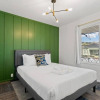Отель Stylish Green N Gold 2Br 1Bath Apartment, фото 2