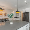 Отель Walk to the waterfront- Charmwood House, фото 10