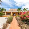 Отель Stunning Caribbean Style Ocean Front Villa, фото 1