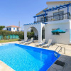 Отель Sun Beach Villa Large Private Pool Walk to Beach A C Wifi Car Not Required - 2145, фото 15
