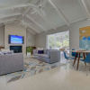 Отель Majestic Mid-century Modern Pool Home, фото 7