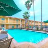 Отель La Quinta Inn Wyndham Clute Lake Jackson, фото 15