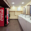Отель Quality Inn Airport East, фото 3
