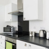 Отель Beautiful 2-bed Apartment Sleeps 5 in Birmingham, фото 11