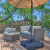 Отель Chic Bungalow: Yard & Fire Pit ~ 2 Mi to Downtown, фото 14