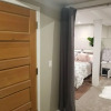 Отель Central 2 bedroom unit with 3 beds and 3 large TVs, фото 4