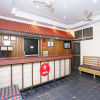 Отель OYO 9001 Hotel East West, фото 9