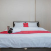 Отель RedDoorz near Ringroad City Walks Medan, фото 7