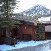 Отель Mammoth West 124 Spacious Condo Great for Large Group, Walk to Canyon by Redawning в Маммот-Лейкс