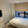 Отель Immaculate 1-bed Condo in Royal Wharf London, фото 2
