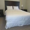 Отель Wasaga Riverdocks Hotel Suites, фото 7