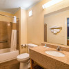Отель Rodeway Inn & Suites Fort Jackson, фото 9