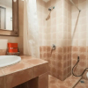 Отель Reddoorz Premium Near Jembatan Ampera 2, фото 10