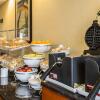 Отель Comfort Suites Outlet Center, фото 11