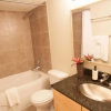 Отель Corporate Suites of Calgary - Sunnyside, фото 6