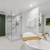 Отель Vibrant 70s Bungalow Vacation Haven On Green Lake! 1 Bedroom Home by RedAwning, фото 12