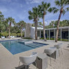 Отель Majestic Mid-century Modern Pool Home, фото 11