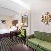 Отель La Quinta Inn & Suites by Wyndham Fowler, фото 29
