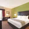Отель La Quinta Inn & Suites by Wyndham Tampa Bay Area-Tampa South, фото 31