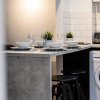 Отель Cosy and Modern Super Central 2 Bed Apt, фото 2