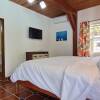 Отель The BNB on Triggerfish Close to the airport в Little Frenchman Caye