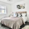 Отель Luxury 2-bed Apartment Lindley Huddersfield, фото 1