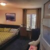 Отель Conrad Single Room Self Check-In в Гатине