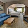 Отель Holiday Inn Express Hotel & Suites Columbus-Fort Benning, an IHG Hotel, фото 2