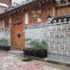 Отель Bukchon Sarangchae Hanok Guesthouse в Сеуле