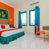Отель RedDoorz Plus near Alun Alun Kejaksan Cirebon, фото 2