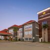 Отель La Quinta Inn & Suites by Wyndham Port Arthur в Порт-Артуре