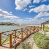 Отель StayAU 5BR Lakefront Escape Point Cook, фото 24